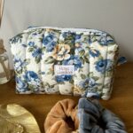 Średnia bawełniana kosmetyczka typu Box -Blue Roses - L