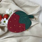 Lniana zawieszka mini portfelik/kosmetyczka - truskawka
